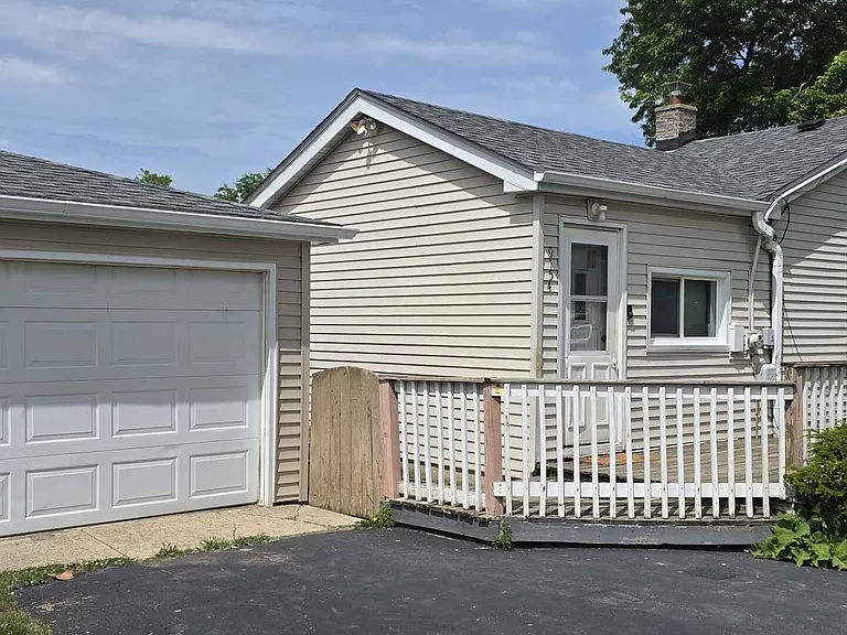 9154 Ridgeland Ave — Photo 2