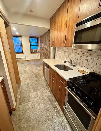4th image of 102 Bayard St APT 2R