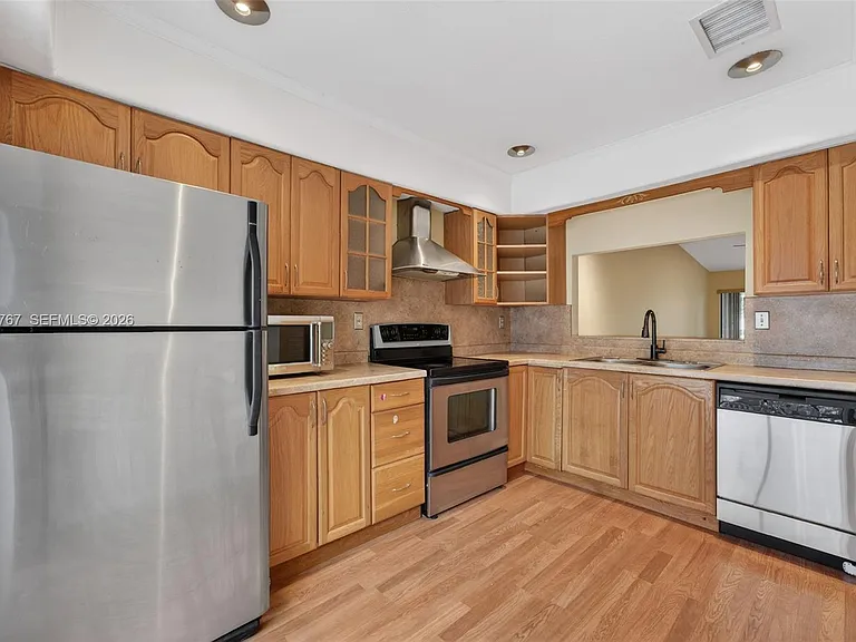 9315 Wedgewood Dr #B19 — Photo 6