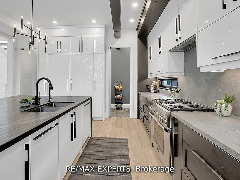 7 Woodvalley Dr — Photo 10