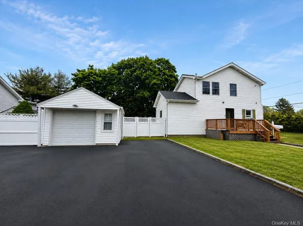 72 Peckham Avenue, Islip, NY 11751
