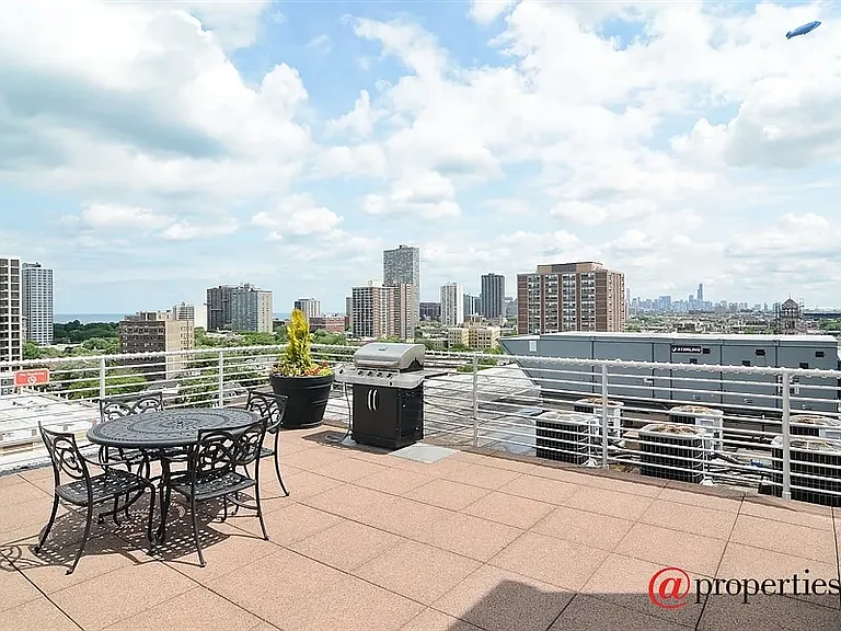 4350 N Broadway St — Photo 17