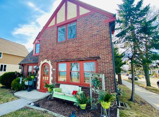 2751 S Shore Dr, Milwaukee, WI 53207