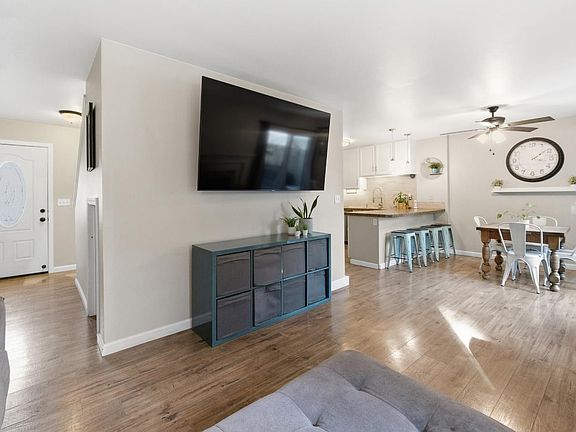 4th image of 98 Francis Circle