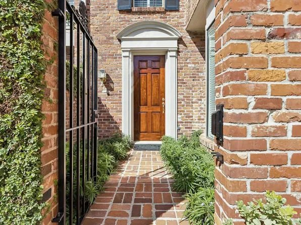 2210 Avalon Pl, Houston, TX 77019