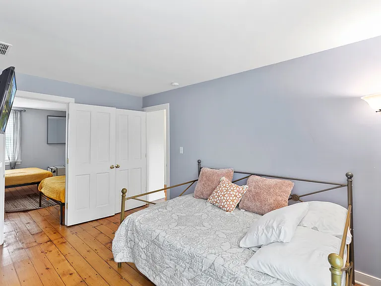 109 Centre St — Photo 5