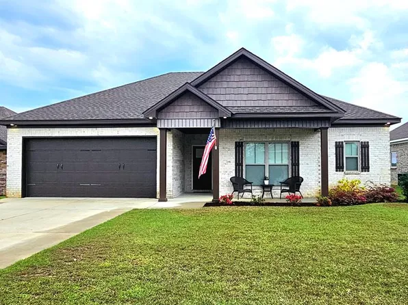 107 Cabrio Way, Headland, AL 36345