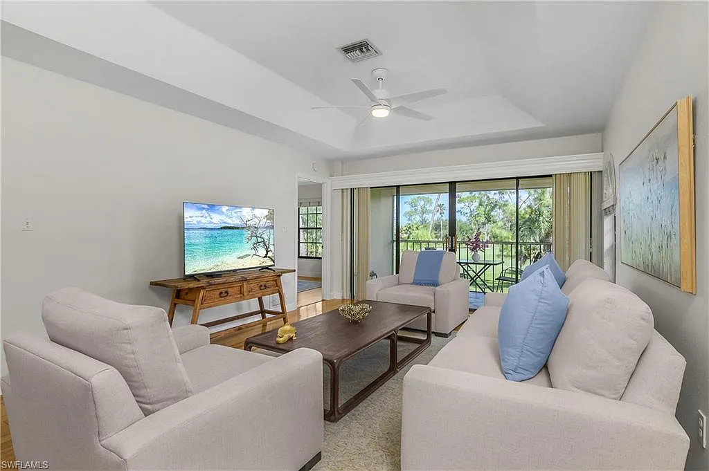 2 bed, 2.0 bath, 1250 sqft, $2,300 — Photo 2