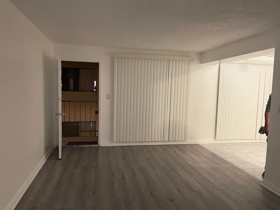 LIVING ROOM/ DINING ROOM