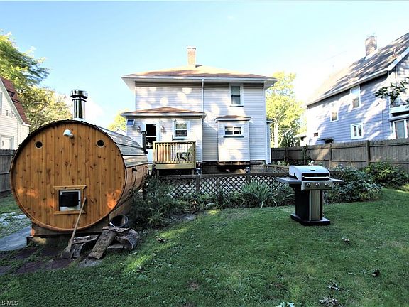 3rd image of 906 Terra Alta St NE