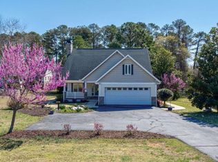 26 Players Ln, Hartwell, GA 30643