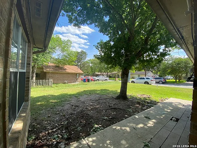 2 bed, 1.0 bath, 1792 sqft, $1,300 — Photo 2