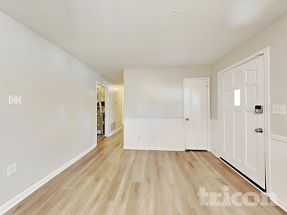 3rd image of 2906 Deshong Dr