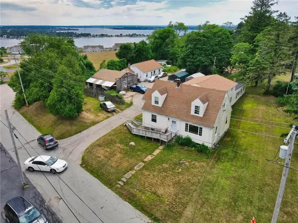 857 Main Rd, Tiverton, RI 02878