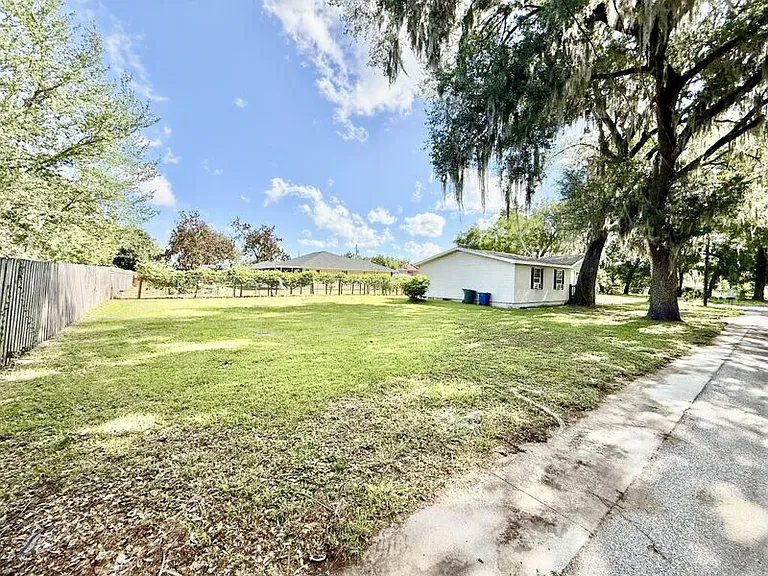 990 E Bay St — Photo 45
