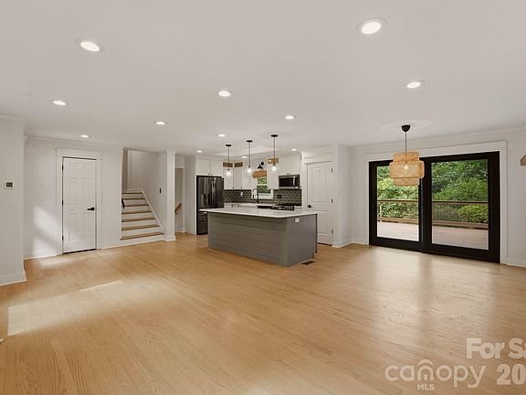 4th image of 5301 Glenham Dr