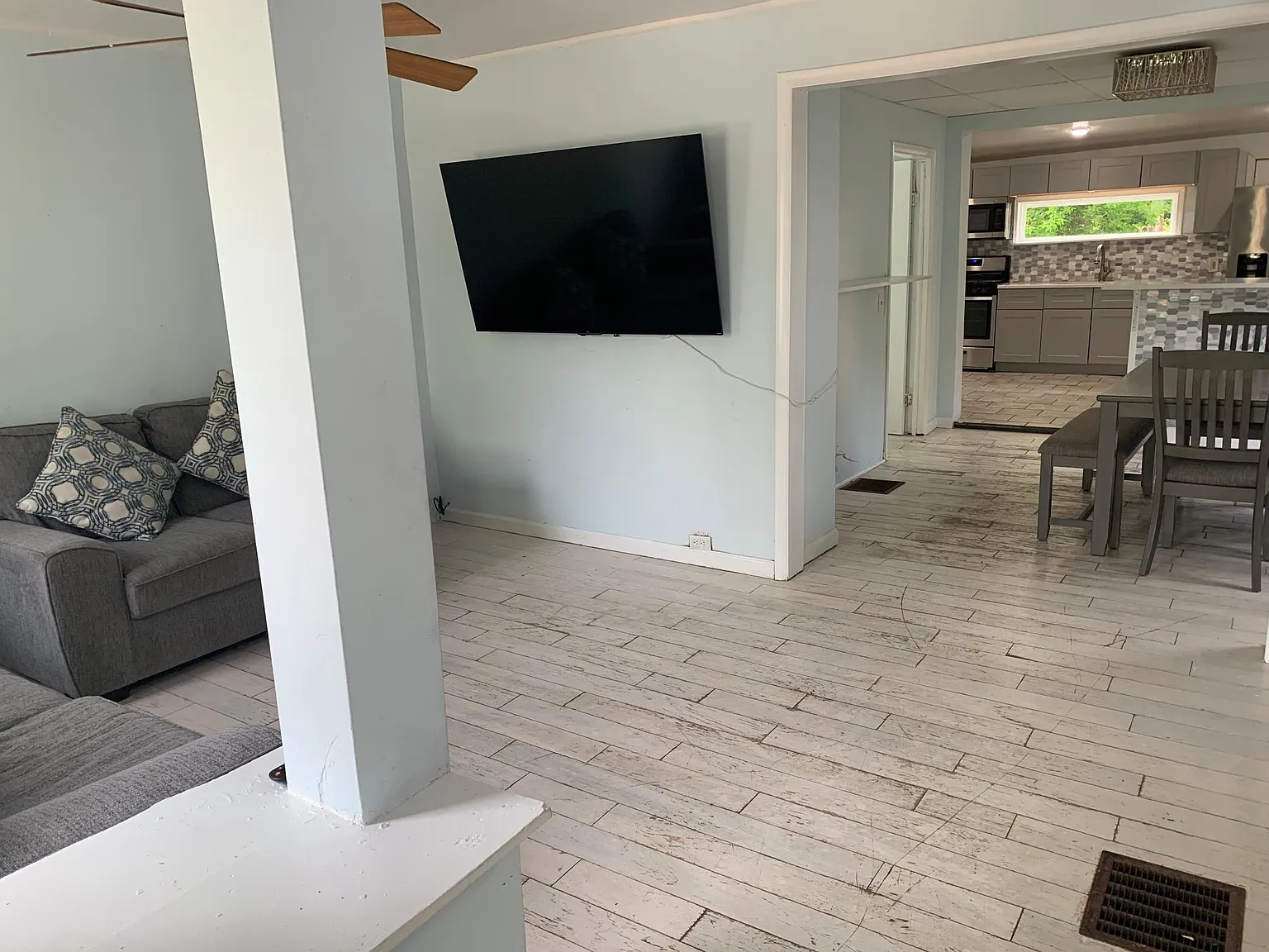 3 bed, 1.5 bath, 1440 sqft, $2,235 — Photo 4