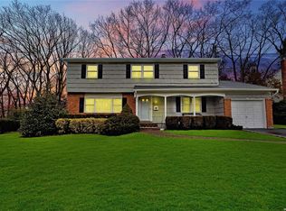 9 Lenmore Dr, Old Bethpage, NY 11804