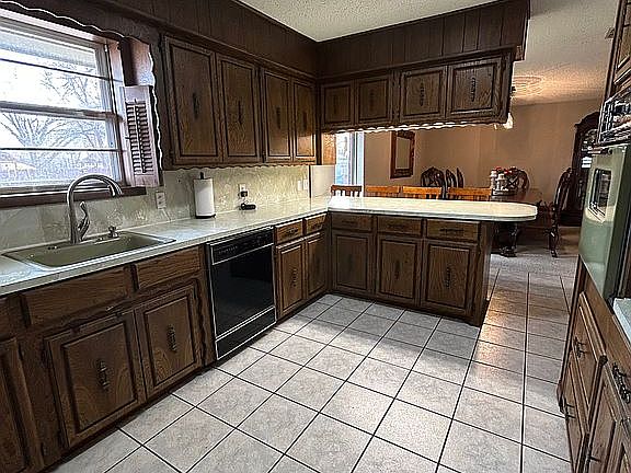 3rd image of 1112 Holly St