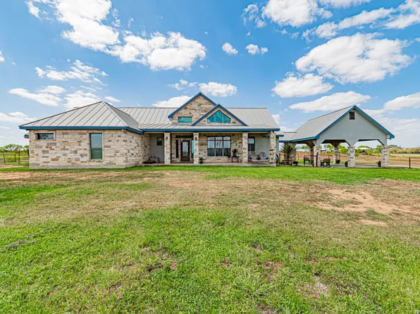 946 County Road 361, La Vernia, TX 78121