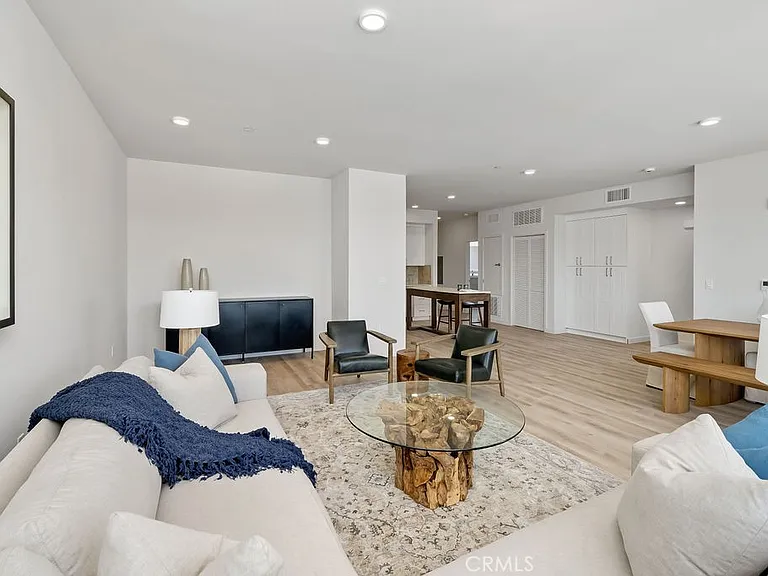 2475 Victoria Ave — Photo 6