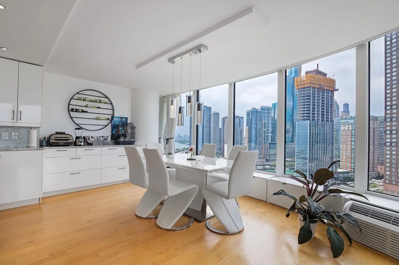 Lake Point Tower Condo — Photo 3