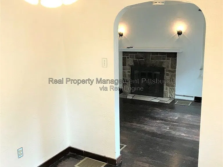 1685 Doyle St — Photo 3