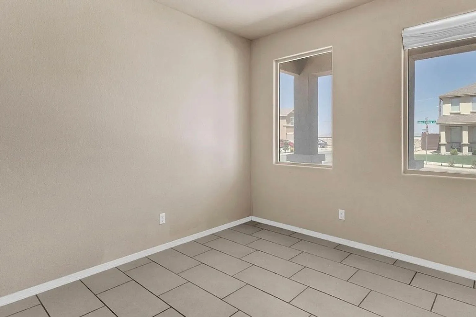 Spacious 4BR House in El Paso — Photo 4