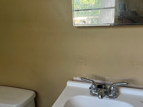4th image of 122 Perkins Ave