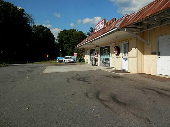4th image of 2224 Highway 19 N