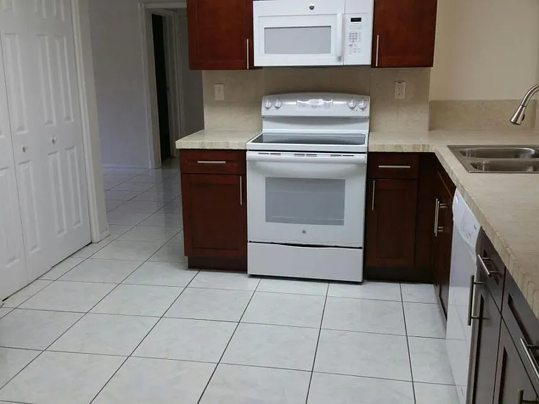 2181 NW 73rd Ave — Photo 5