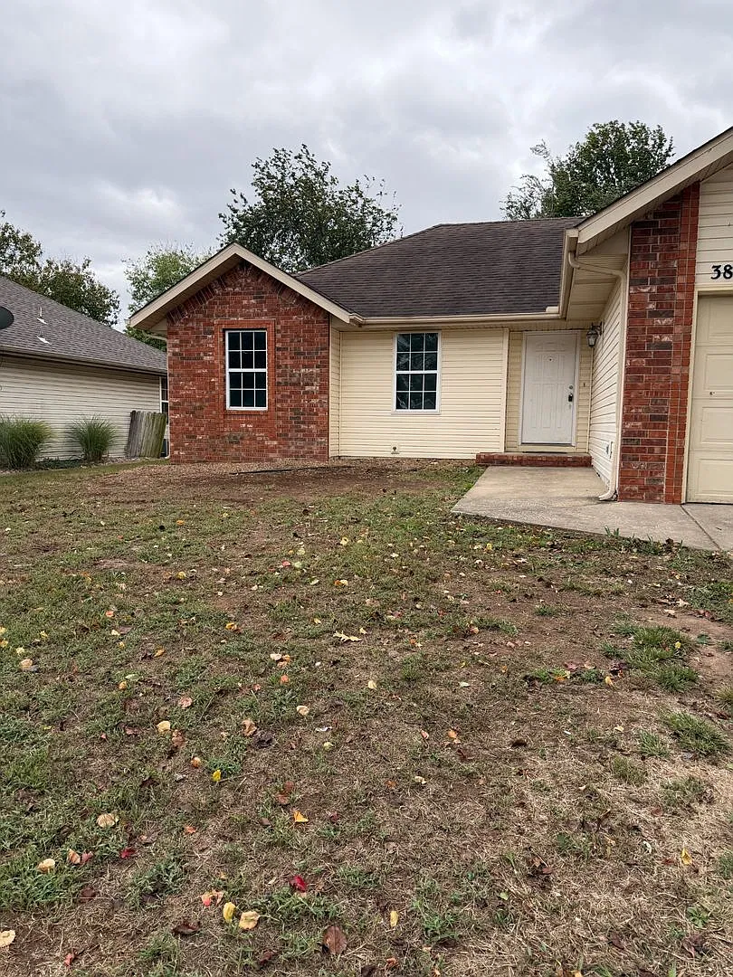 Beautiful 3 bedroom 2 bathroom 2 car garage in Willard Schools! — Photo 1
