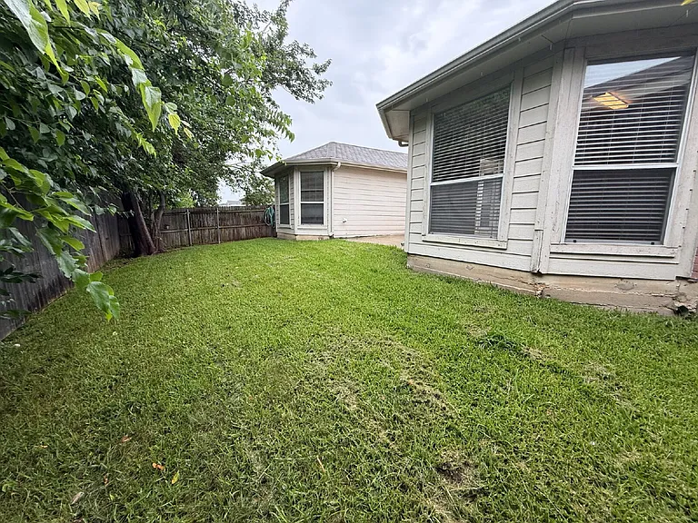 6105 Comfort Dr — Photo 29
