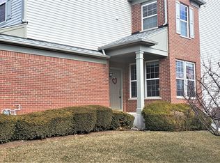 215 Black Hill Dr, Streamwood, IL 60107