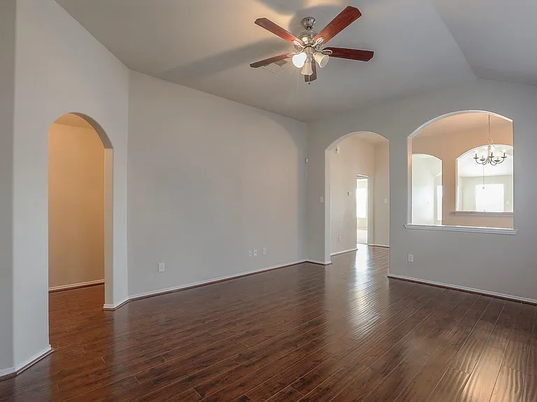 19819 Whispering Hollow Ln — Photo 11