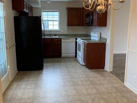 4th image of 465 Dorchester Dr