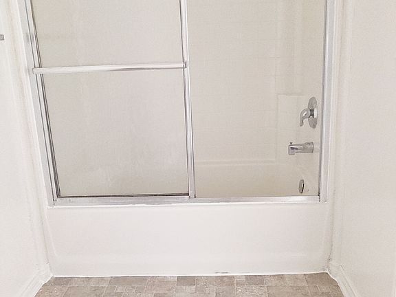 4th image of 326 S Westlake Ave APT 209