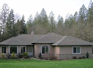 707 Azalea Dr, Grants Pass, OR 97526