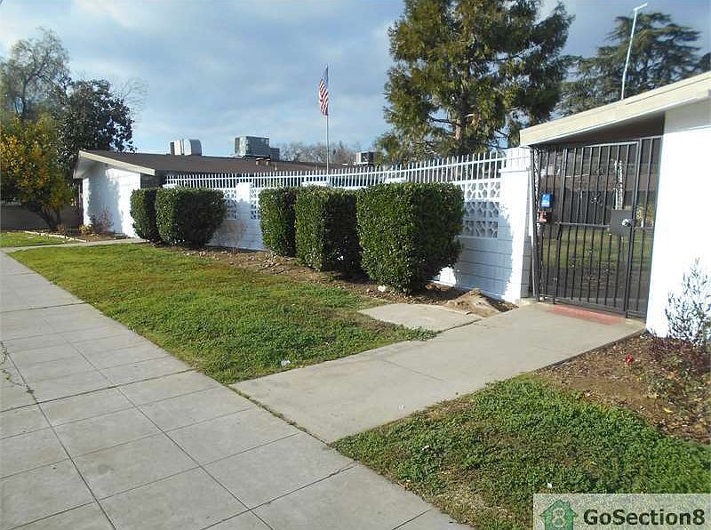 1st image of 1553 E Ashlan Ave
