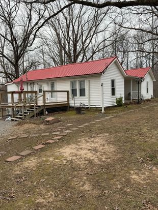 210 Reynolds Rd, Charlotte, TN 37036