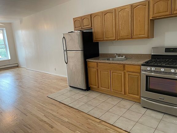 5th image of 944 Fulton St #4A