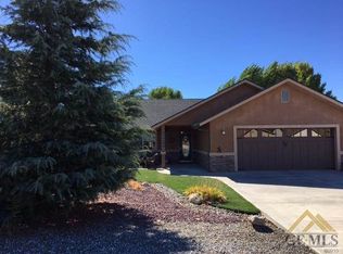 28050 Stallion Springs Dr, Tehachapi, CA 93561