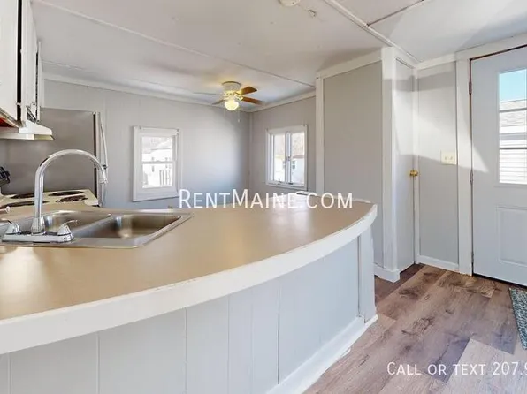 681 Main Rd N Trailer 24, Hampden, ME 04444