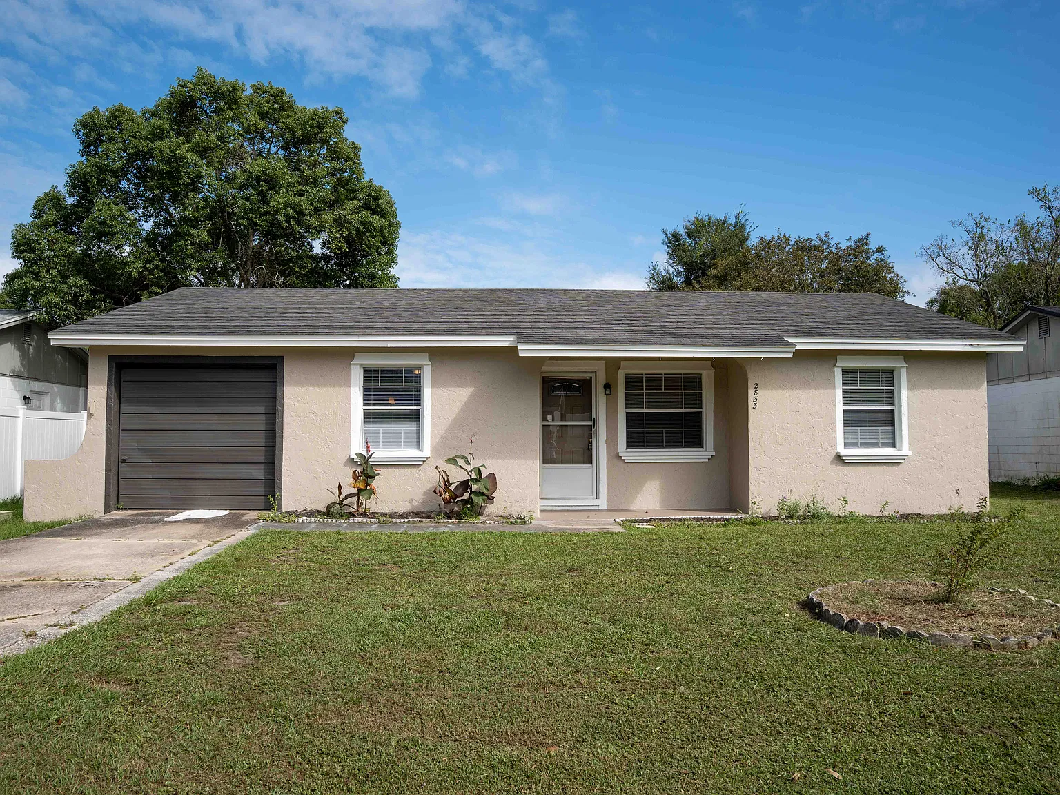 3 bed, 1.5 bath, 917 sqft, $1,950 — Photo 1