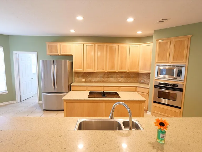 22719 Sierra Lake Ct — Photo 12