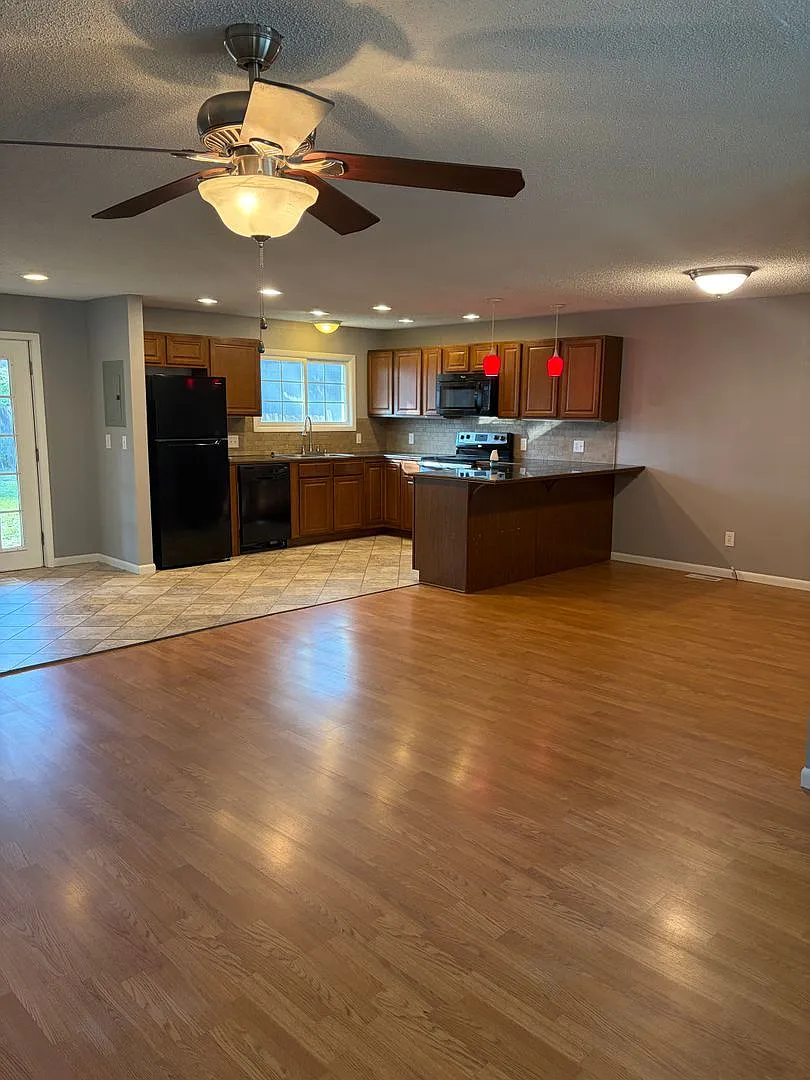 4671 S Gold - 2 Bedroom, 1 Bathroom Home - $995 — Photo 4