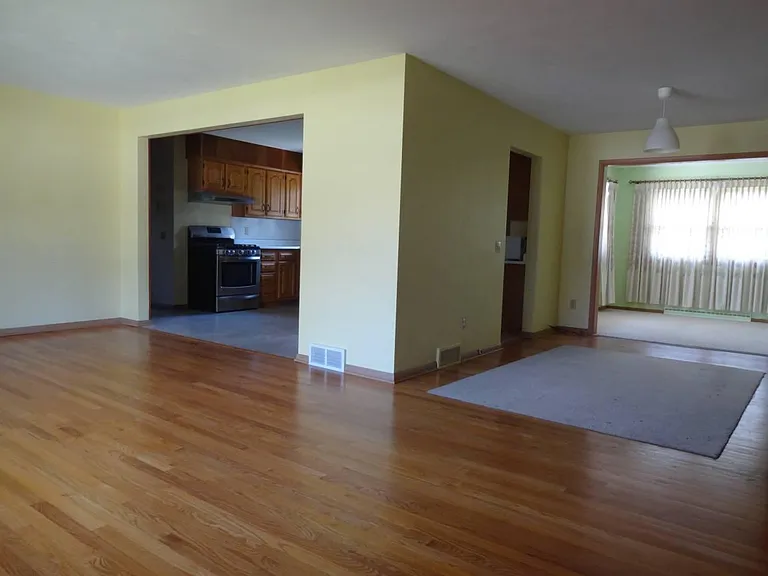 5033 Regent St — Photo 3