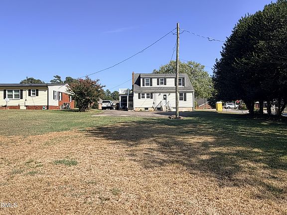 2nd image of 926 S Main St