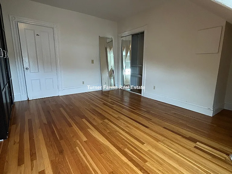185 Davis Ave — Photo 14