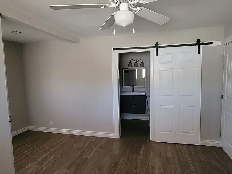 1421 S 108th Ave — Photo 11